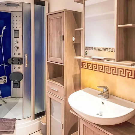 Althaus By Interhome Lejlighed